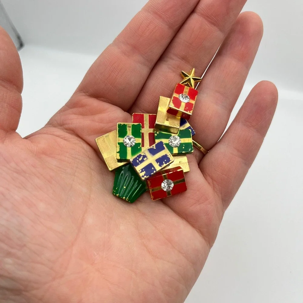 Vintage Christmas Tree Brooch Gold Tone Enamel Present Stack‎ Rhinestone Pin